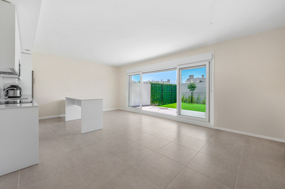 Se vende Apartamento Planta Baja de 2 dormitorios en Costa Del Sol, Málaga, España