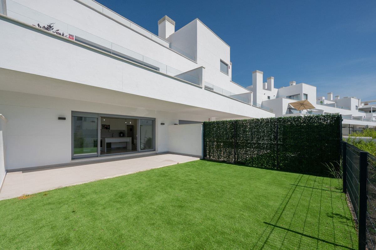 Se vende Apartamento Planta Baja de 2 dormitorios en Costa Del Sol, Málaga, España
