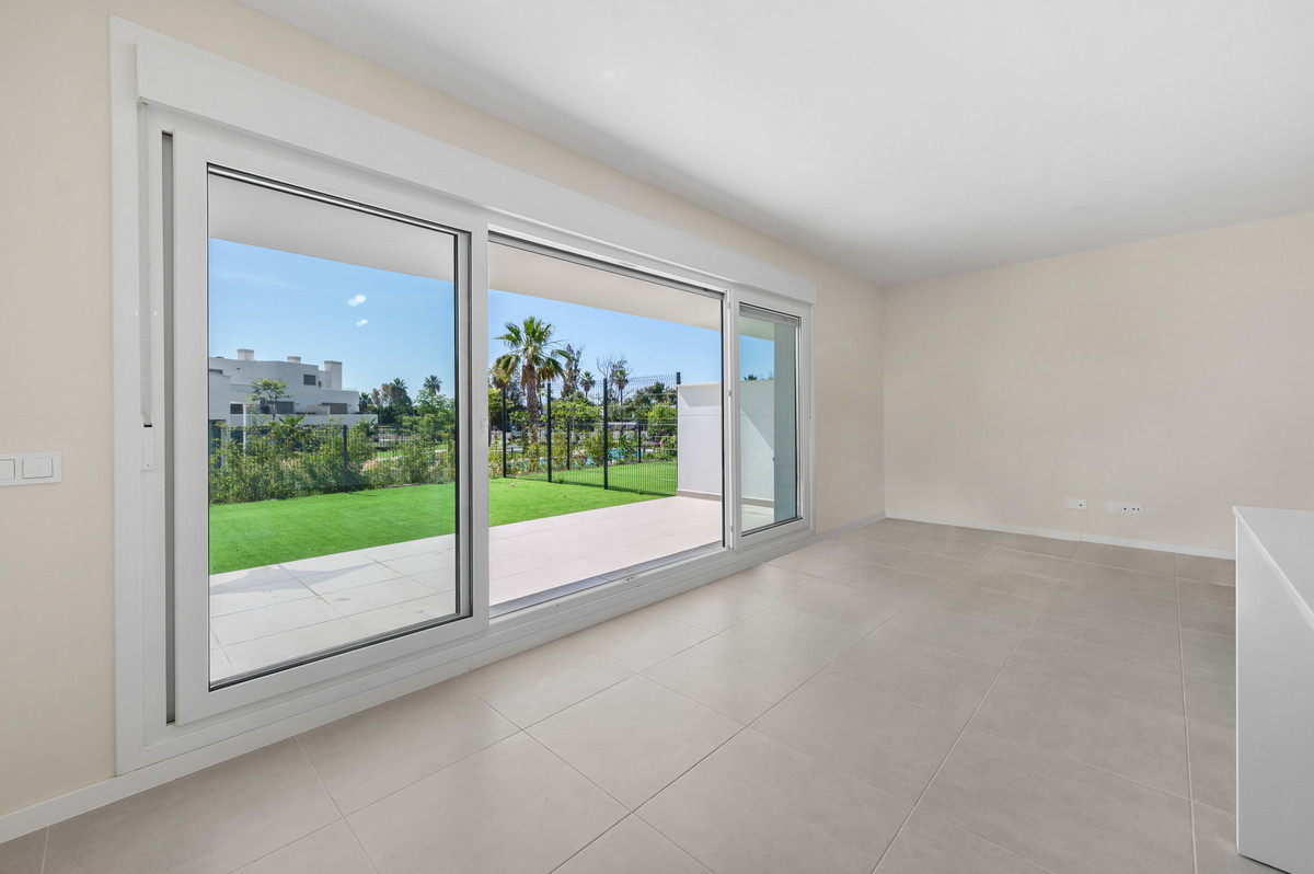 Se vende Apartamento Planta Baja de 2 dormitorios en Costa Del Sol, Málaga, España