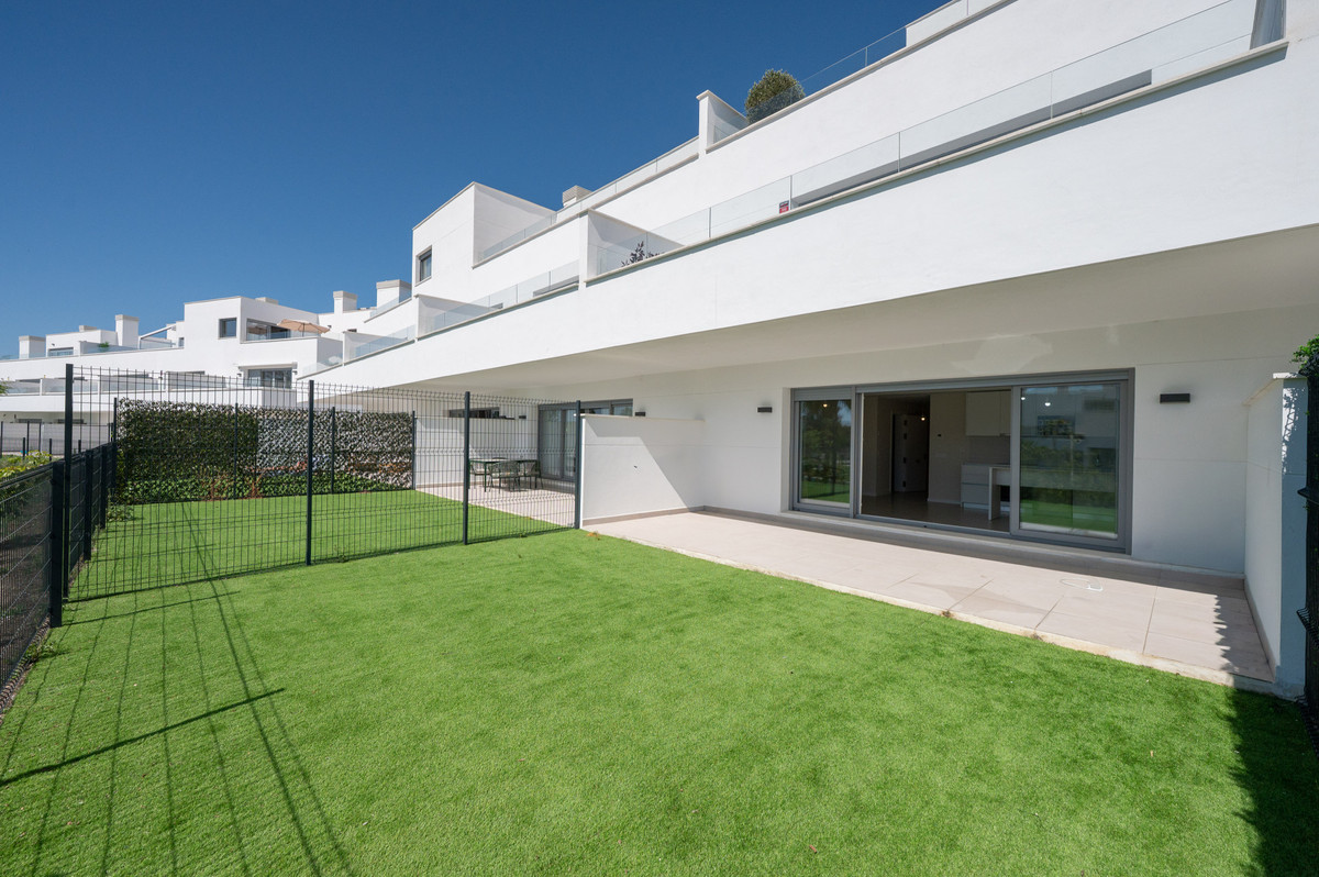 Se vende Apartamento Planta Baja de 2 dormitorios en Costa Del Sol, Málaga, España