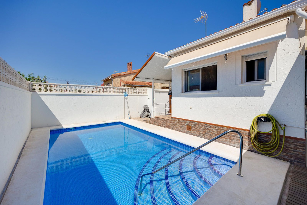 Se vende Villa - Chalet de 3 dormitorios en Costa Blanca, Alicante, España