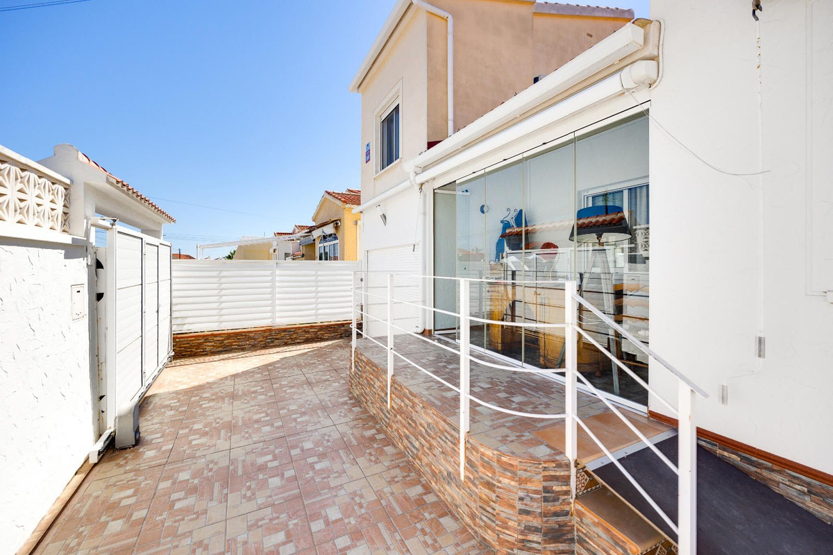 Se vende Villa - Chalet de 3 dormitorios en Costa Blanca, Alicante, España