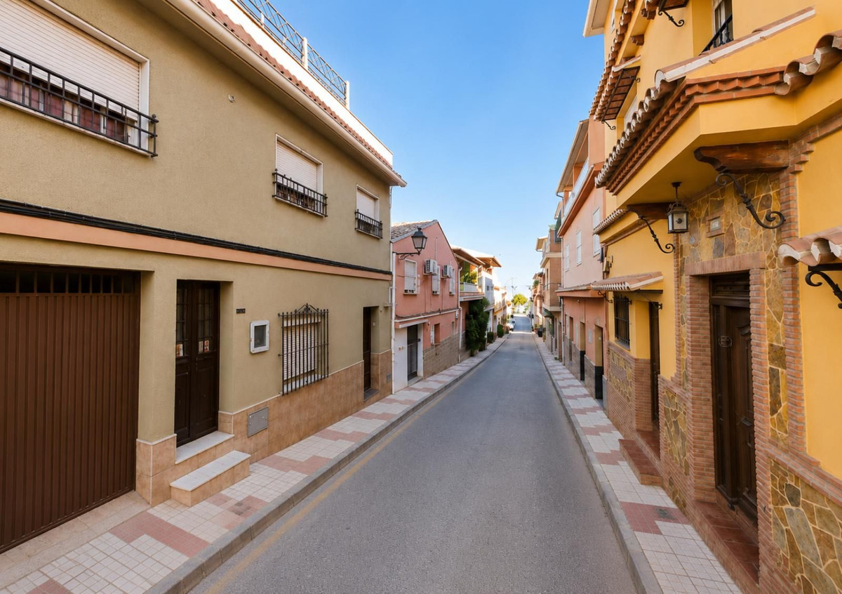 4 Bed Townhouse for sale in Los Prados Costa Del Sol, Málaga, Spain