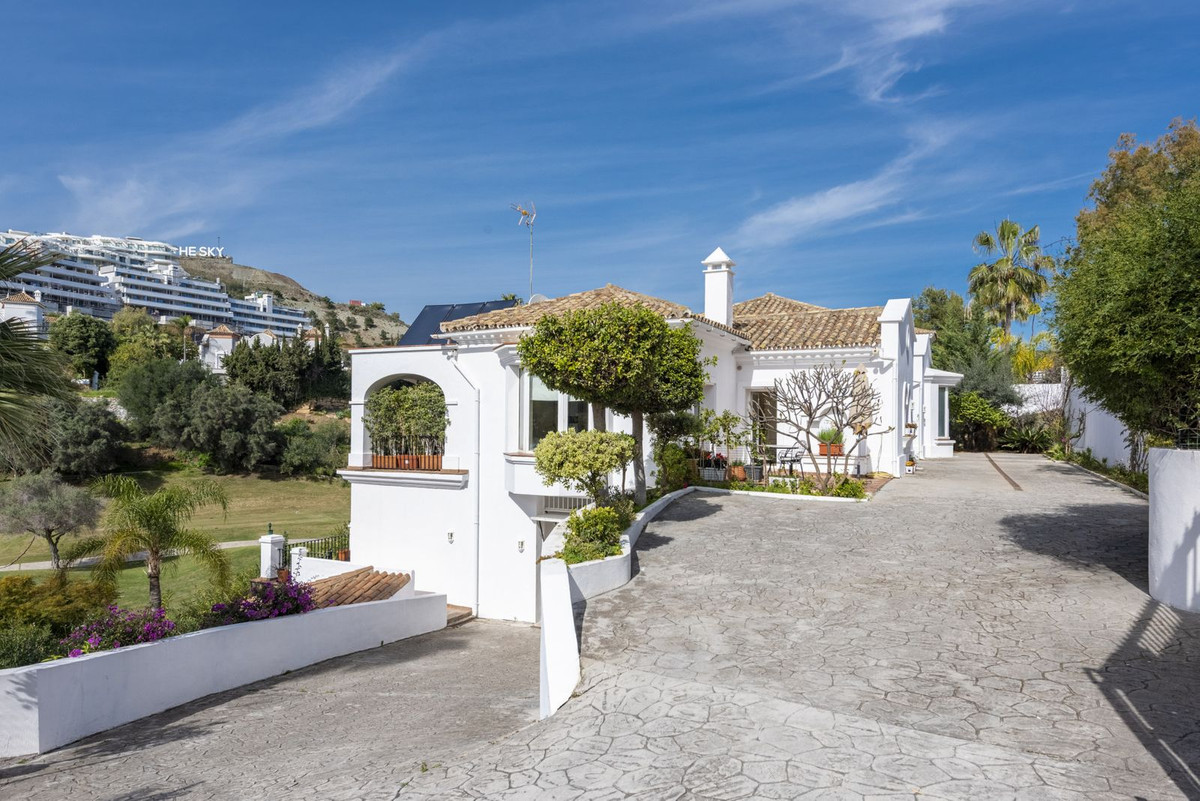 5 Bed Townhouse for sale in La Quinta Costa Del Sol, Málaga, Spain