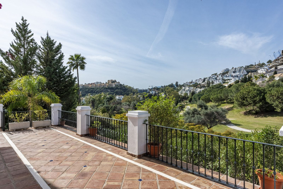 5 Bed Townhouse for sale in La Quinta Costa Del Sol, Málaga, Spain