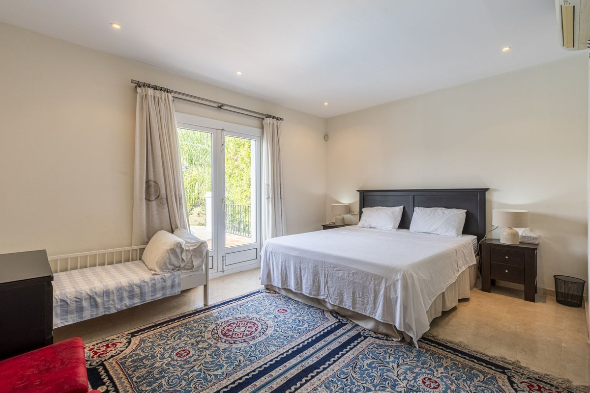 5 Bed Townhouse for sale in La Quinta Costa Del Sol, Málaga, Spain