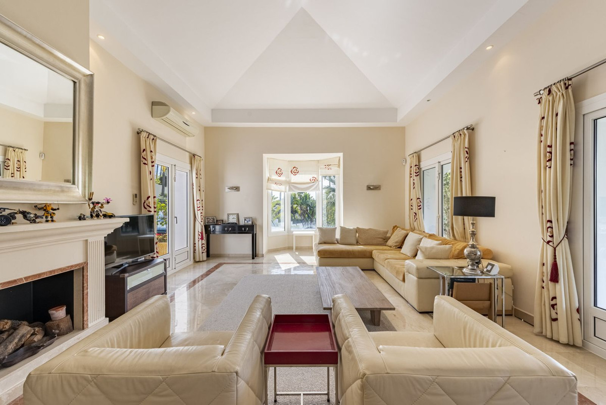 5 Bed Townhouse for sale in La Quinta Costa Del Sol, Málaga, Spain