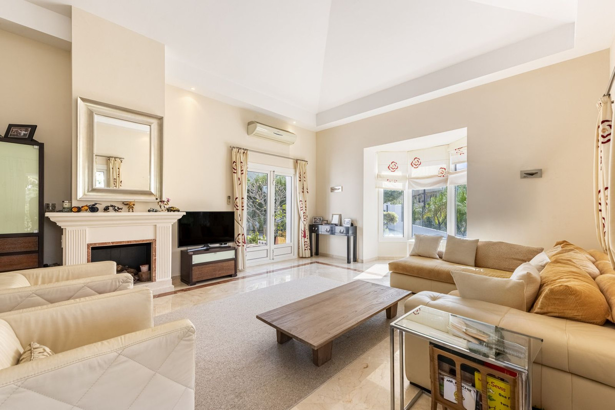 5 Bed Townhouse for sale in La Quinta Costa Del Sol, Málaga, Spain