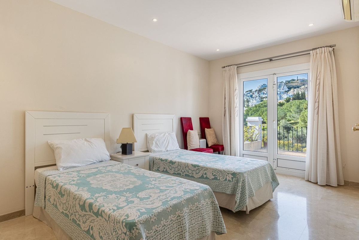 5 Bed Townhouse for sale in La Quinta Costa Del Sol, Málaga, Spain
