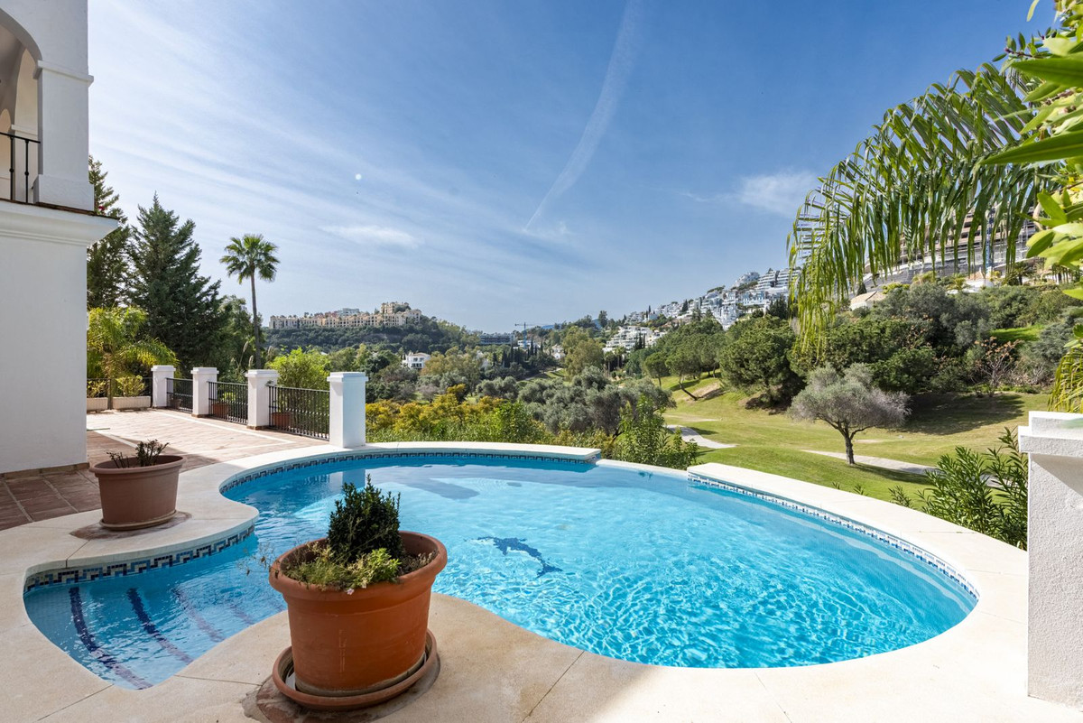 5 Bed Townhouse for sale in La Quinta Costa Del Sol, Málaga, Spain