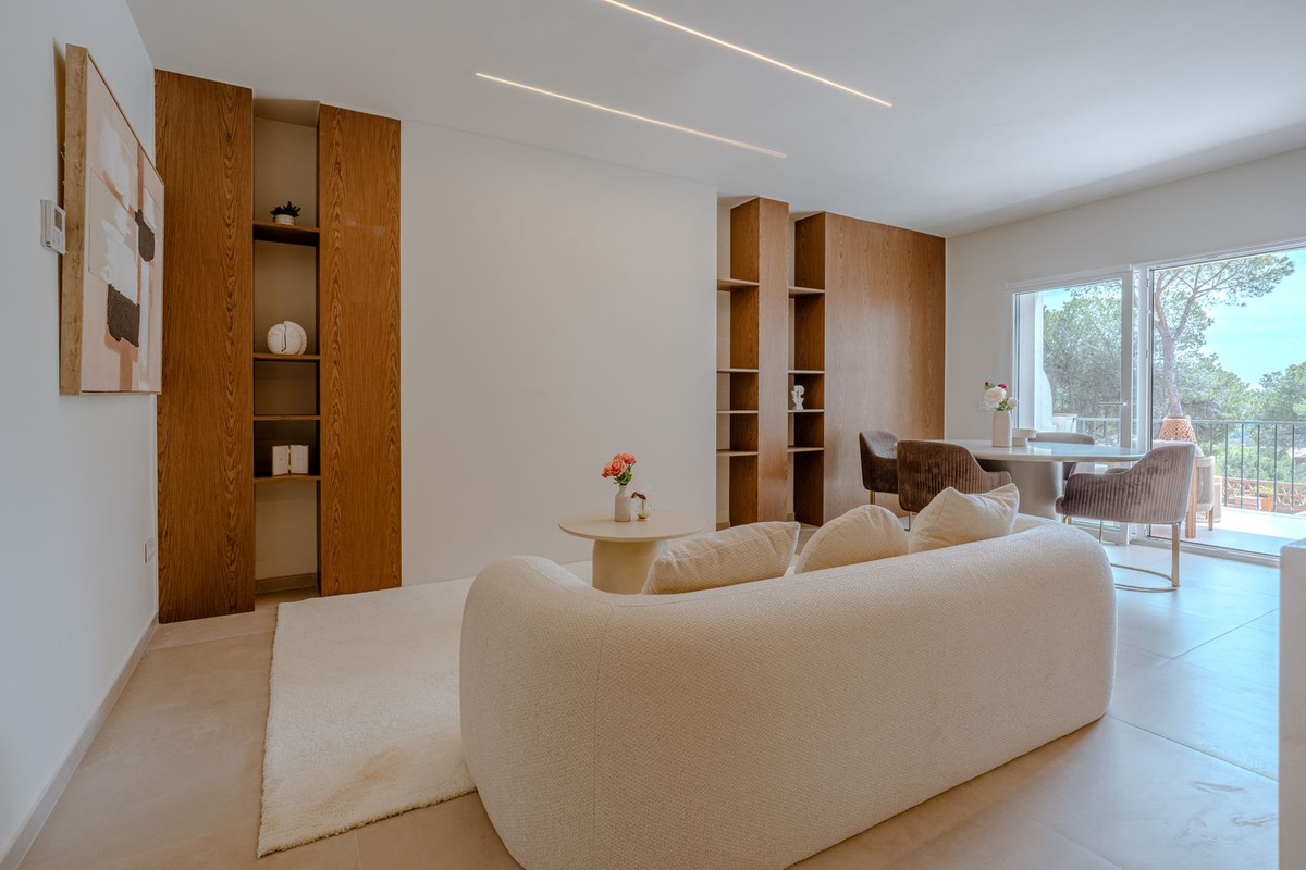 2 Bed Apartment for sale in Nueva Andalucía Costa Del Sol, Málaga, Spain