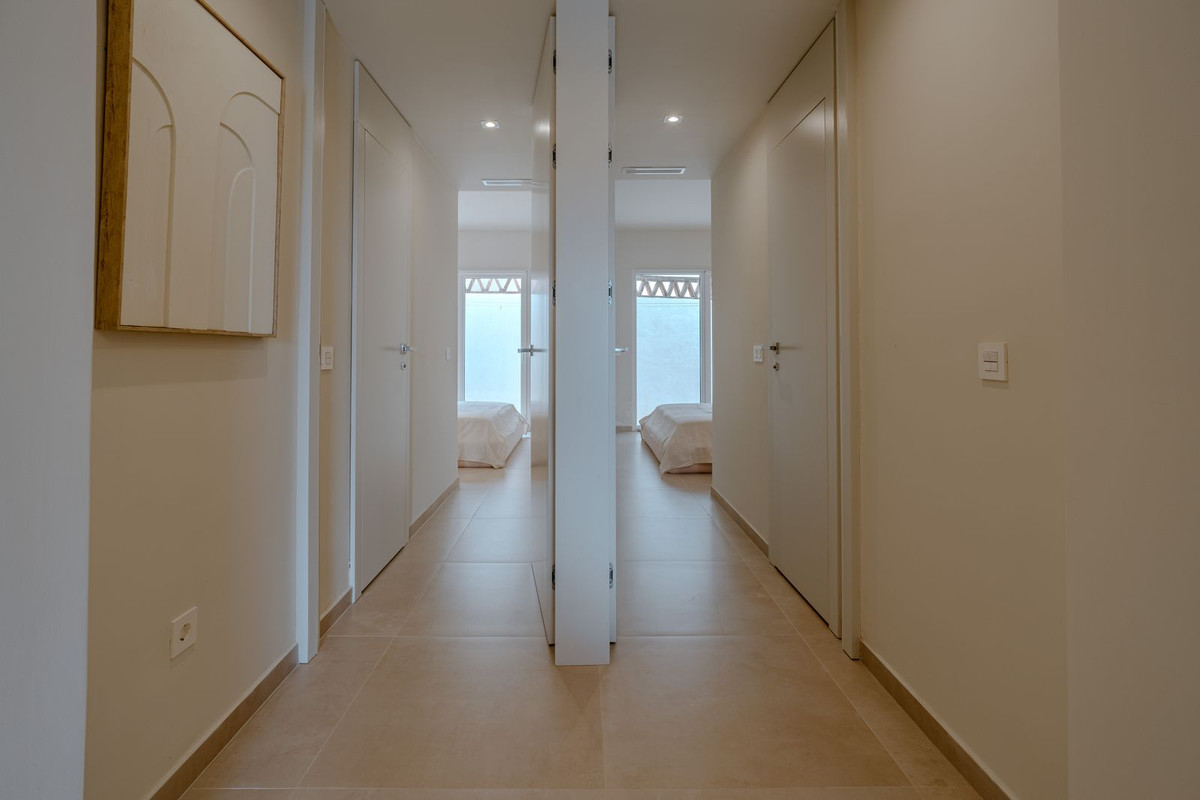 2 Bed Apartment for sale in Nueva Andalucía Costa Del Sol, Málaga, Spain