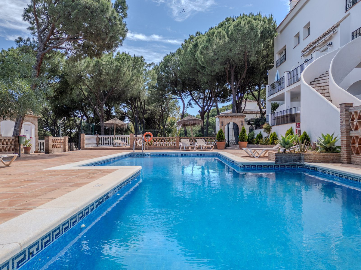 2 Bed Apartment for sale in Nueva Andalucía Costa Del Sol, Málaga, Spain