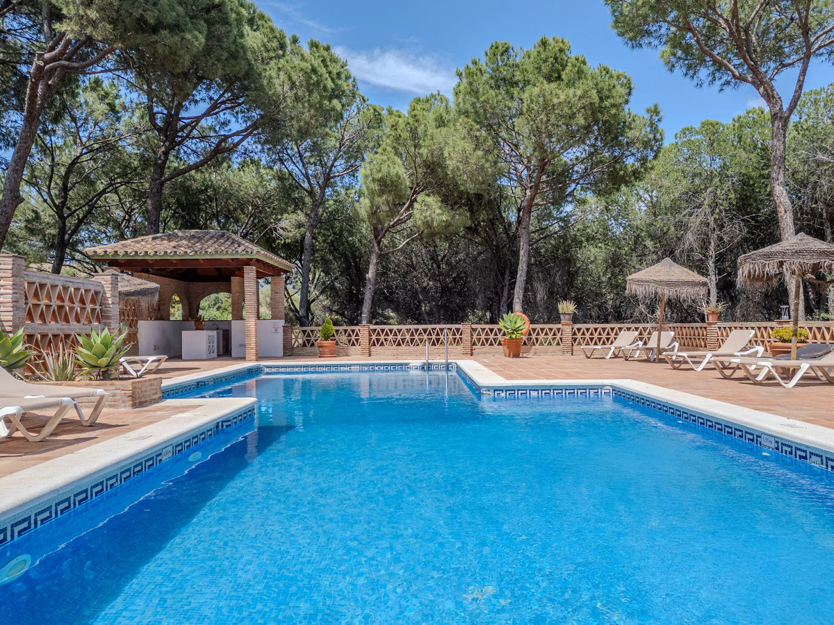 2 Bed Apartment for sale in Nueva Andalucía Costa Del Sol, Málaga, Spain