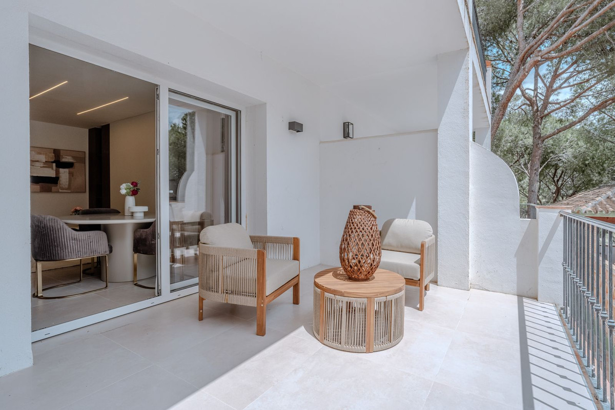 2 Bed Apartment for sale in Nueva Andalucía Costa Del Sol, Málaga, Spain