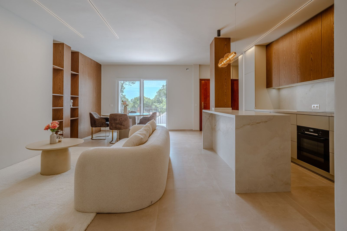 2 Bed Apartment for sale in Nueva Andalucía Costa Del Sol, Málaga, Spain