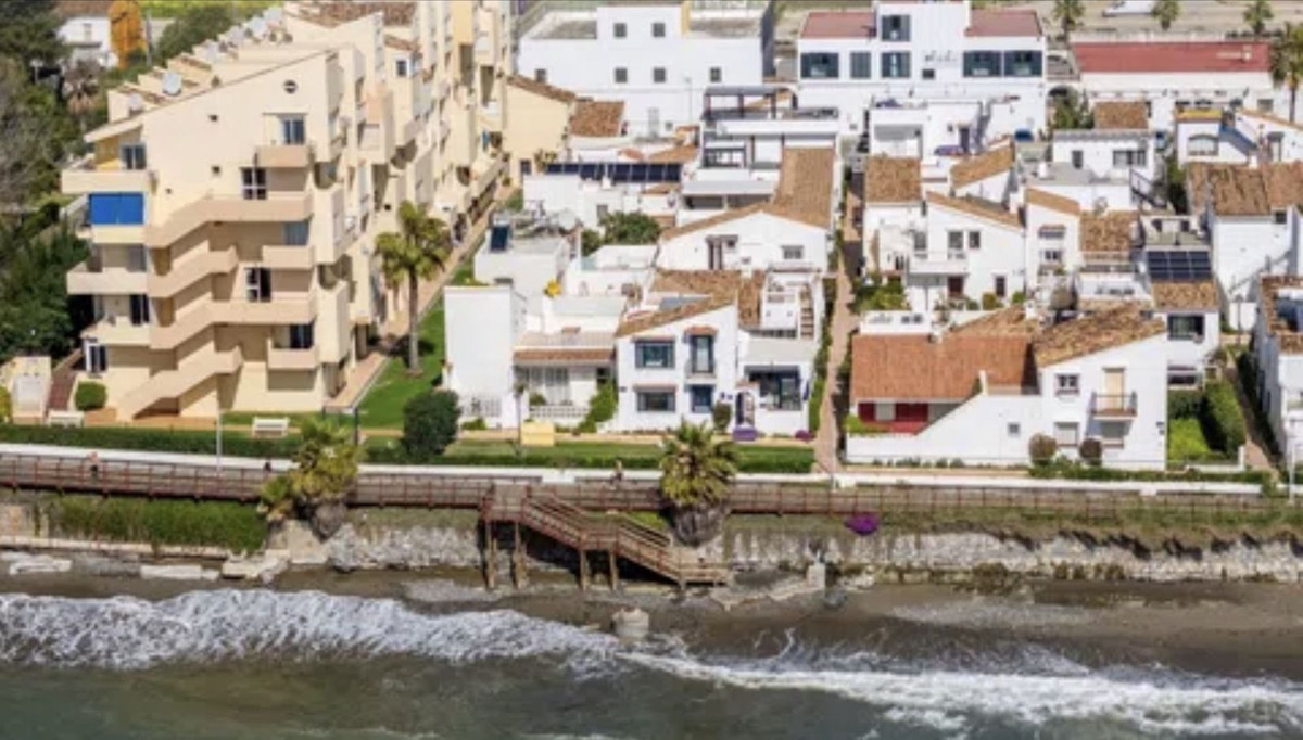 3 Bed Townhouse for sale in Estepona Costa Del Sol, Málaga, Spain
