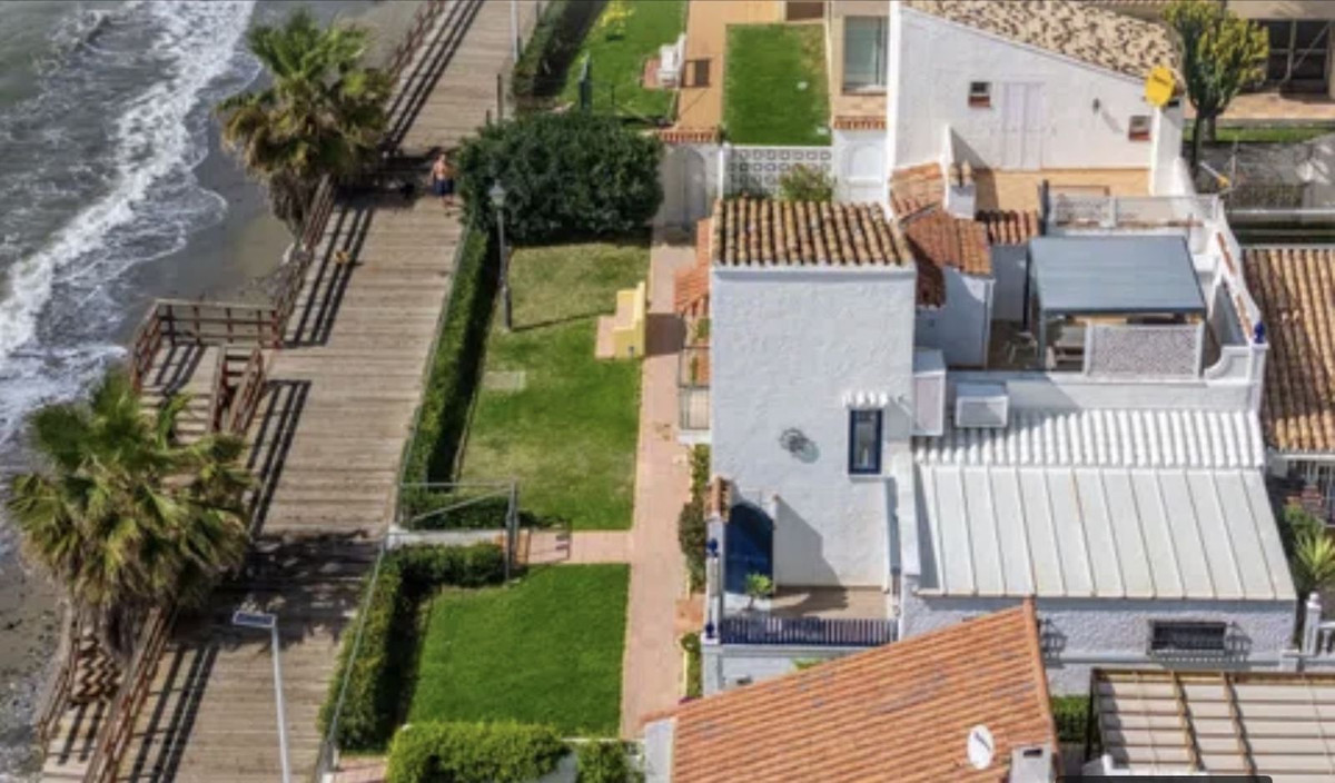 3 Bed Townhouse for sale in Estepona Costa Del Sol, Málaga, Spain
