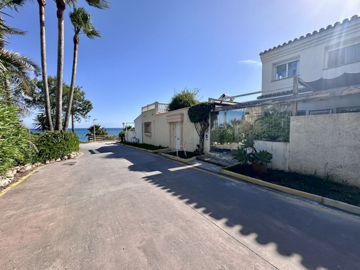 3 Bed Townhouse for sale in Estepona Costa Del Sol, Málaga, Spain