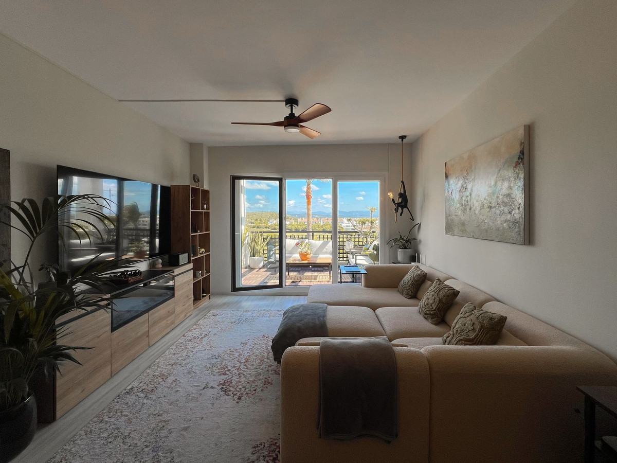 Se vende Apartamento Planta Media de 2 dormitorios en Costa Del Sol, Cadiz, España