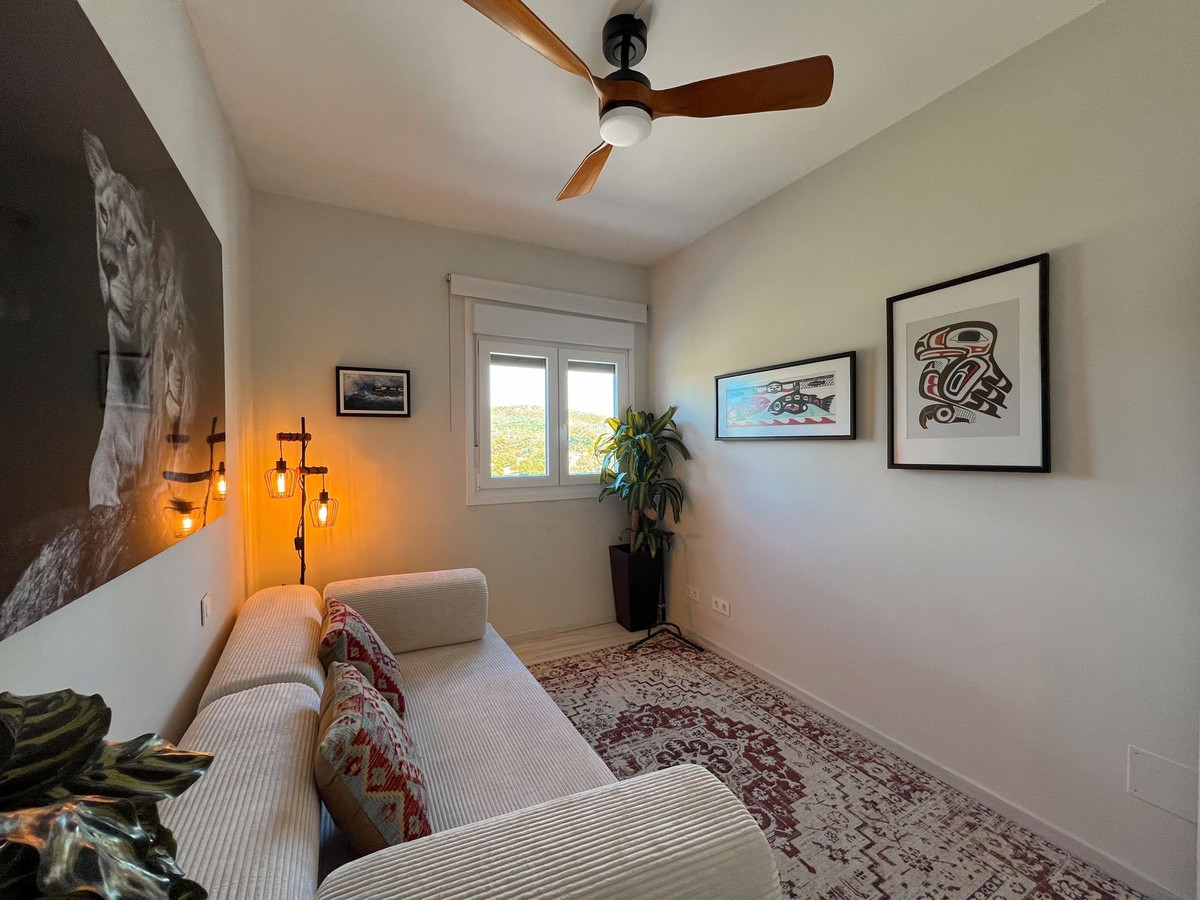 Se vende Apartamento Planta Media de 2 dormitorios en Costa Del Sol, Cadiz, España