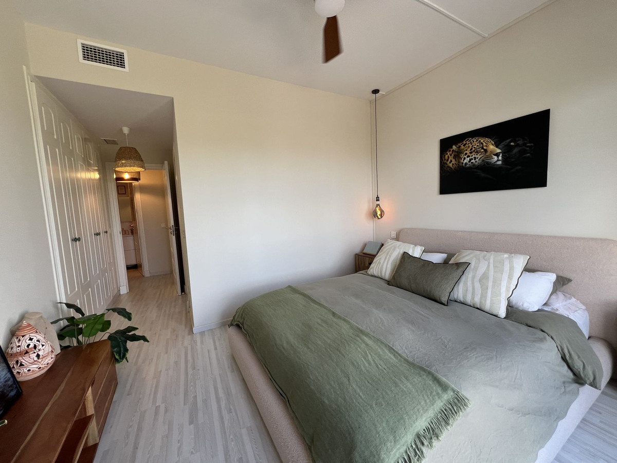 Se vende Apartamento Planta Media de 2 dormitorios en Costa Del Sol, Cadiz, España