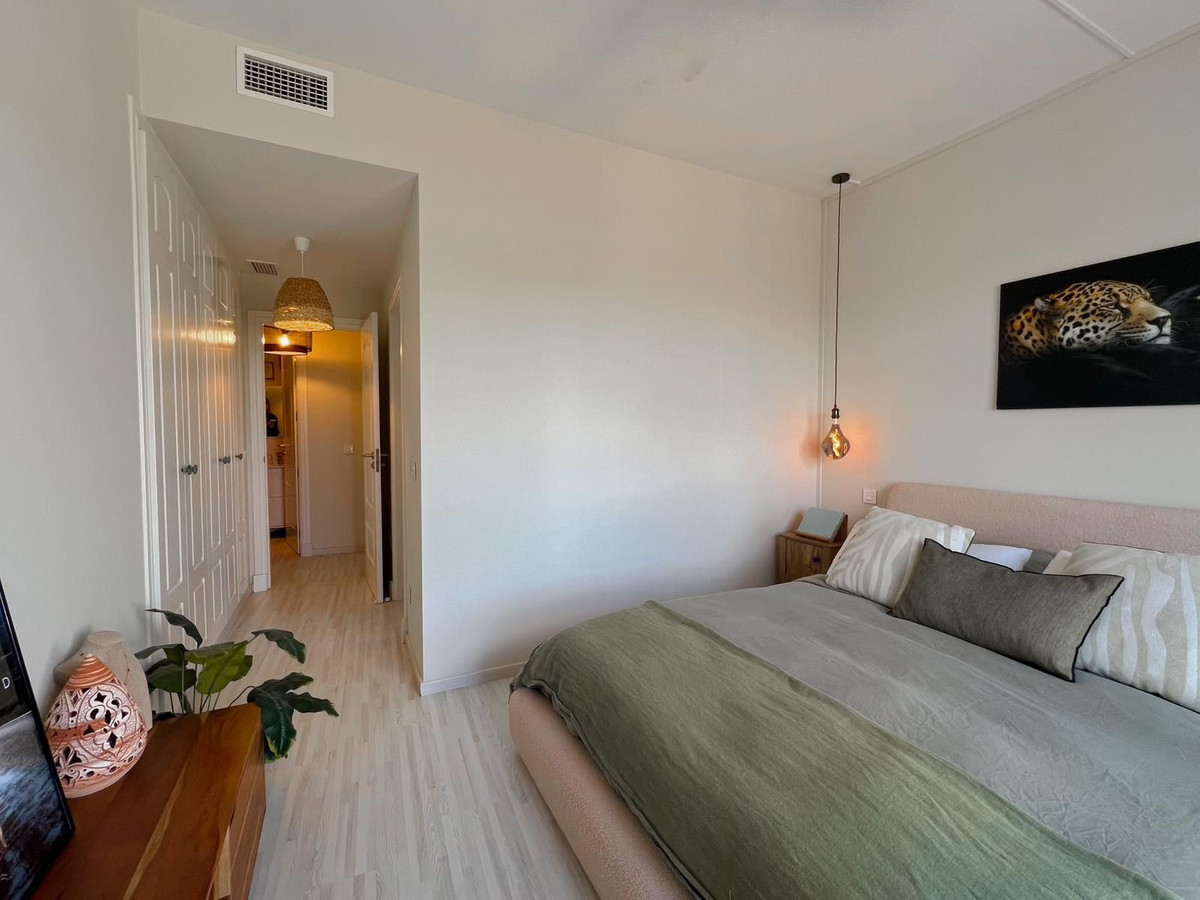 Se vende Apartamento Planta Media de 2 dormitorios en Costa Del Sol, Cadiz, España