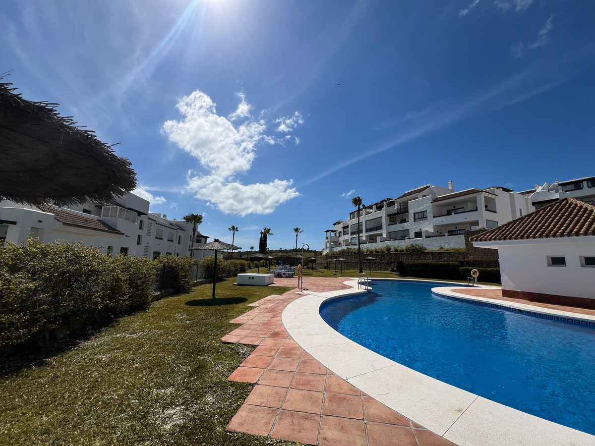 Se vende Apartamento Planta Media de 2 dormitorios en Costa Del Sol, Cadiz, España