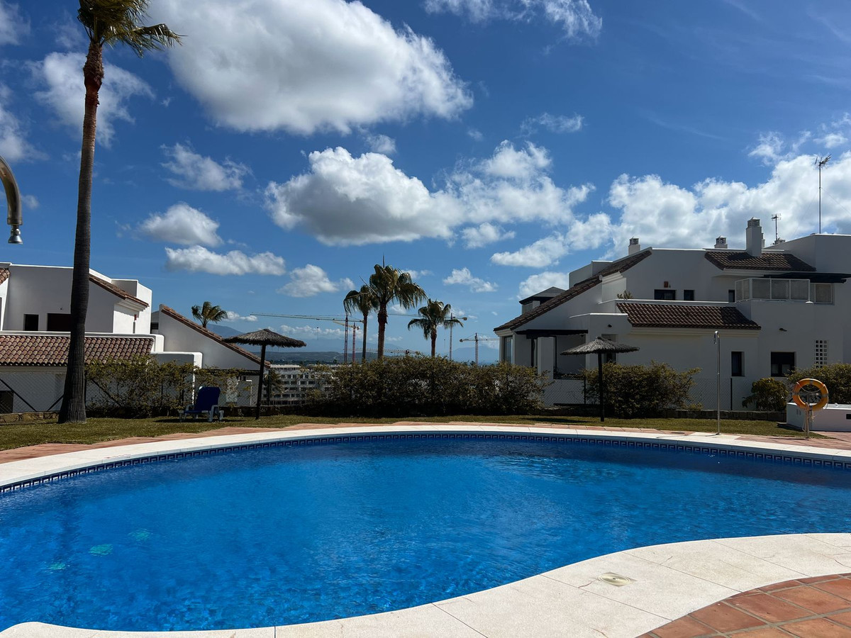 Se vende Apartamento Planta Media de 2 dormitorios en Costa Del Sol, Cadiz, España