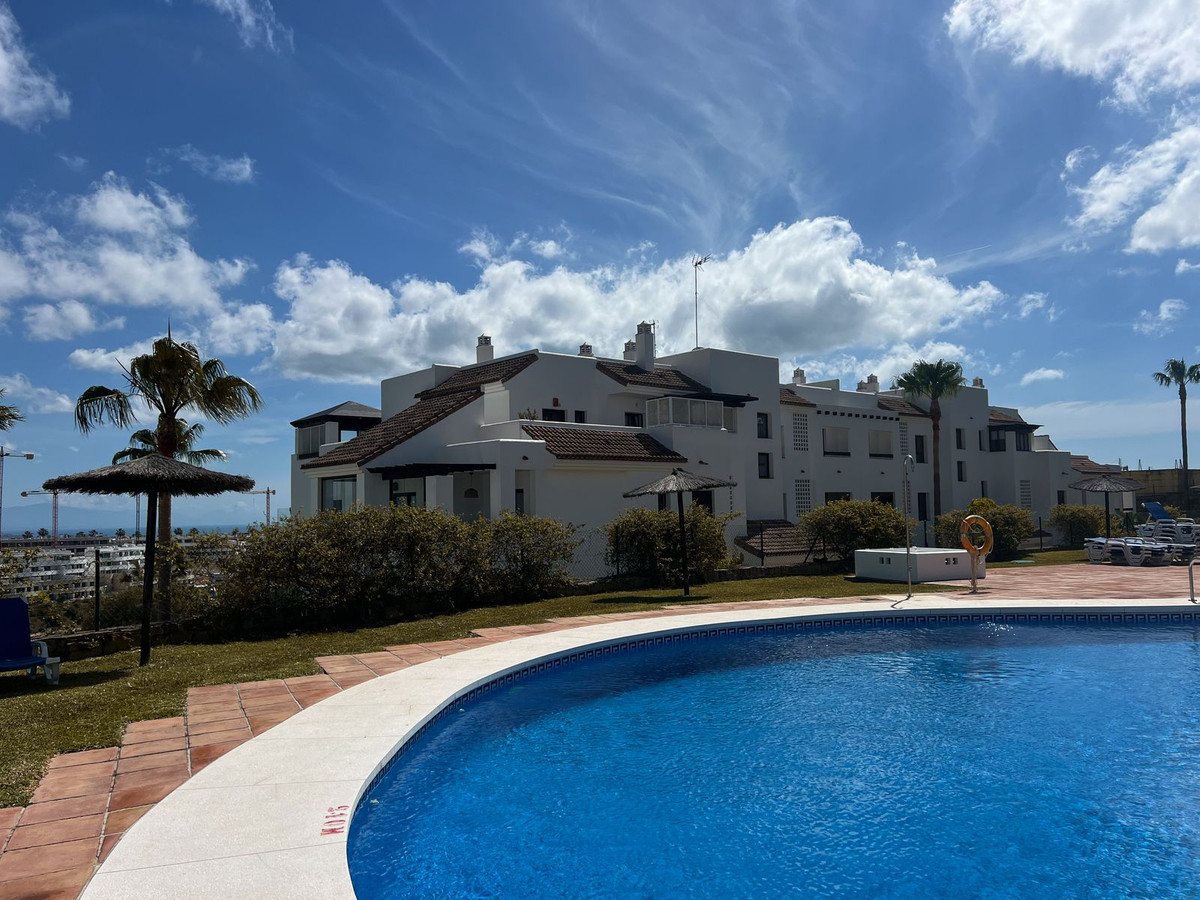 Se vende Apartamento Planta Media de 2 dormitorios en Costa Del Sol, Cadiz, España