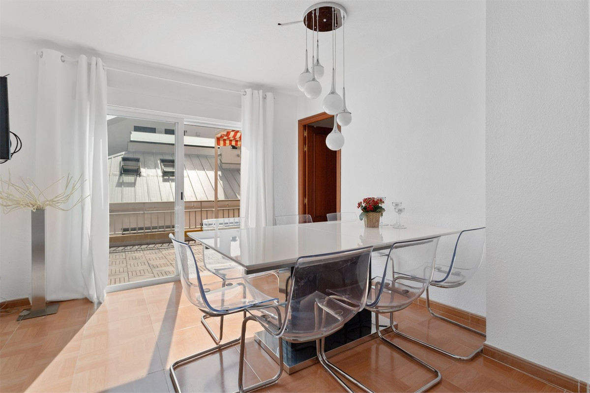 Se vende Apartamento en Planta Última de 3 dormitorios en Costa Del Sol, Málaga, España
