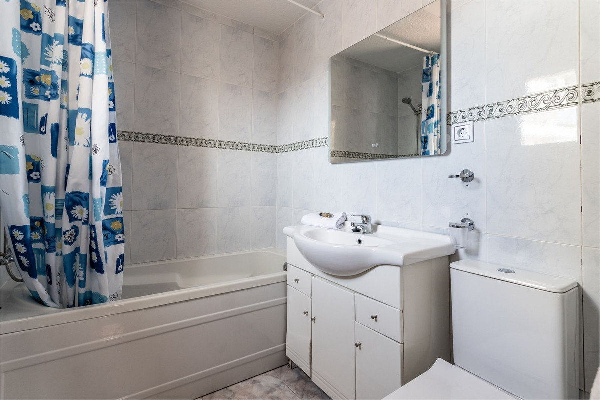 Se vende Apartamento en Planta Última de 3 dormitorios en Costa Del Sol, Málaga, España