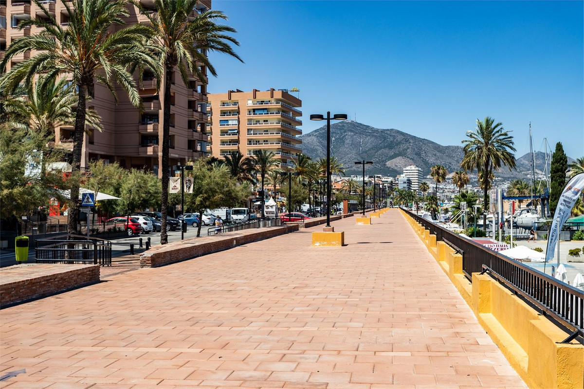 Se vende Apartamento en Planta Última de 3 dormitorios en Costa Del Sol, Málaga, España
