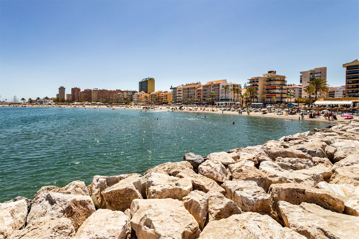 Se vende Apartamento en Planta Última de 3 dormitorios en Costa Del Sol, Málaga, España