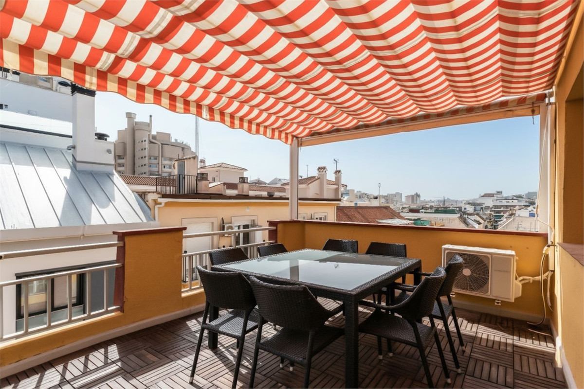 Se vende Apartamento en Planta Última de 3 dormitorios en Costa Del Sol, Málaga, España