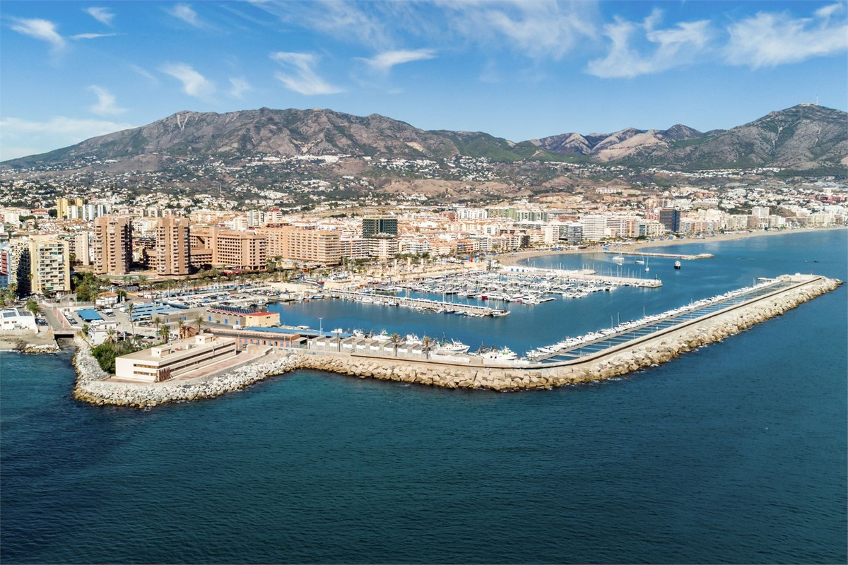 Se vende Apartamento en Planta Última de 3 dormitorios en Costa Del Sol, Málaga, España