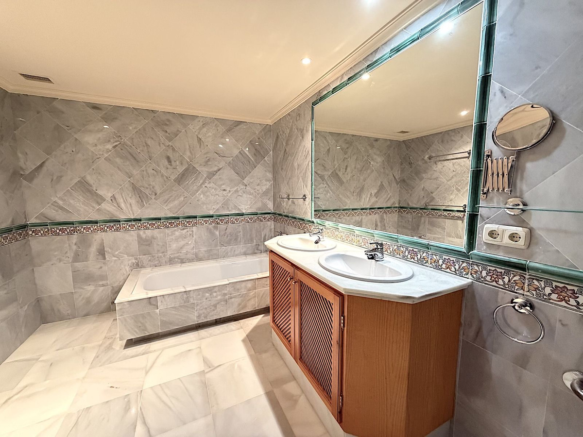 2 Bed Apartment for sale in Monte Halcones Costa Del Sol, Málaga, Spain
