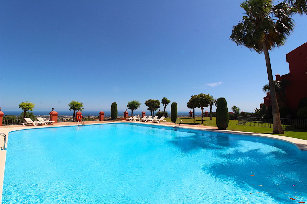 2 Bed Apartment for sale in Monte Halcones Costa Del Sol, Málaga, Spain