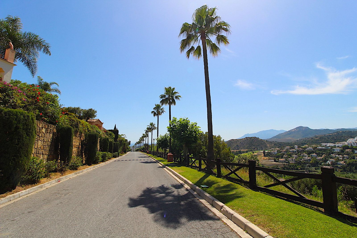 2 Bed Apartment for sale in Monte Halcones Costa Del Sol, Málaga, Spain