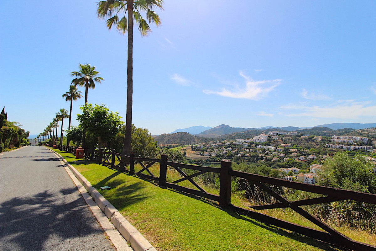 2 Bed Apartment for sale in Monte Halcones Costa Del Sol, Málaga, Spain