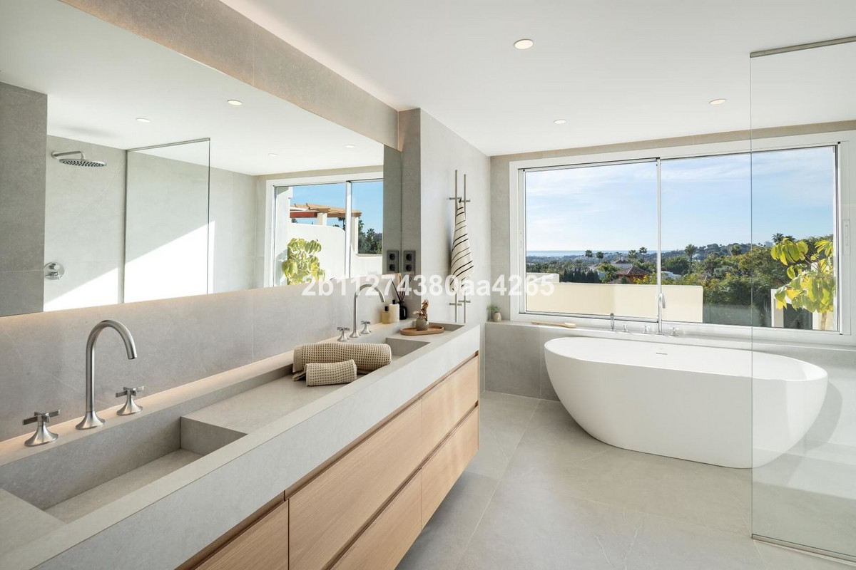 3 Bed Apartment for sale in Marbella Costa Del Sol, Málaga, Spain