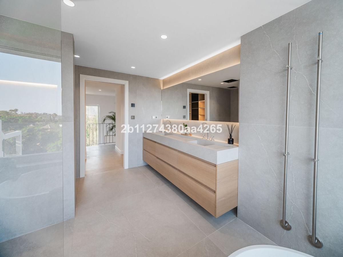 3 Bed Apartment for sale in Marbella Costa Del Sol, Málaga, Spain
