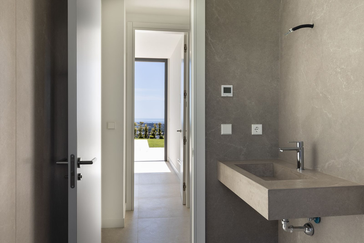 3 Bed Townhouse for sale in Benahavís Costa Del Sol, Málaga, Spain