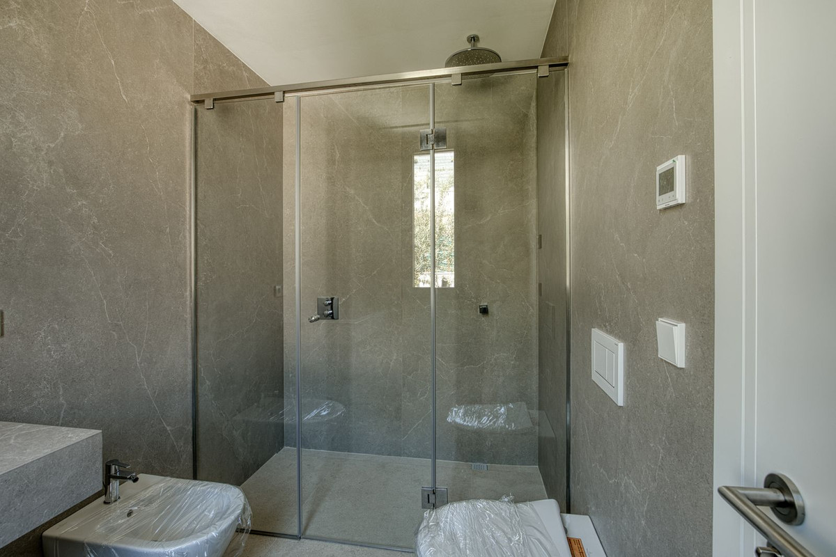 3 Bed Townhouse for sale in Benahavís Costa Del Sol, Málaga, Spain