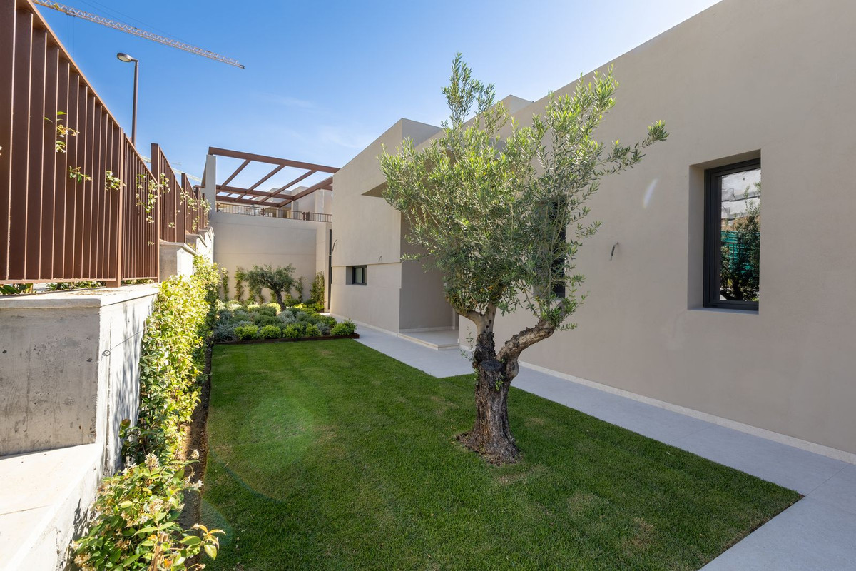 3 Bed Townhouse for sale in Benahavís Costa Del Sol, Málaga, Spain