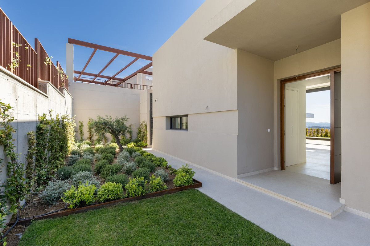 3 Bed Townhouse for sale in Benahavís Costa Del Sol, Málaga, Spain