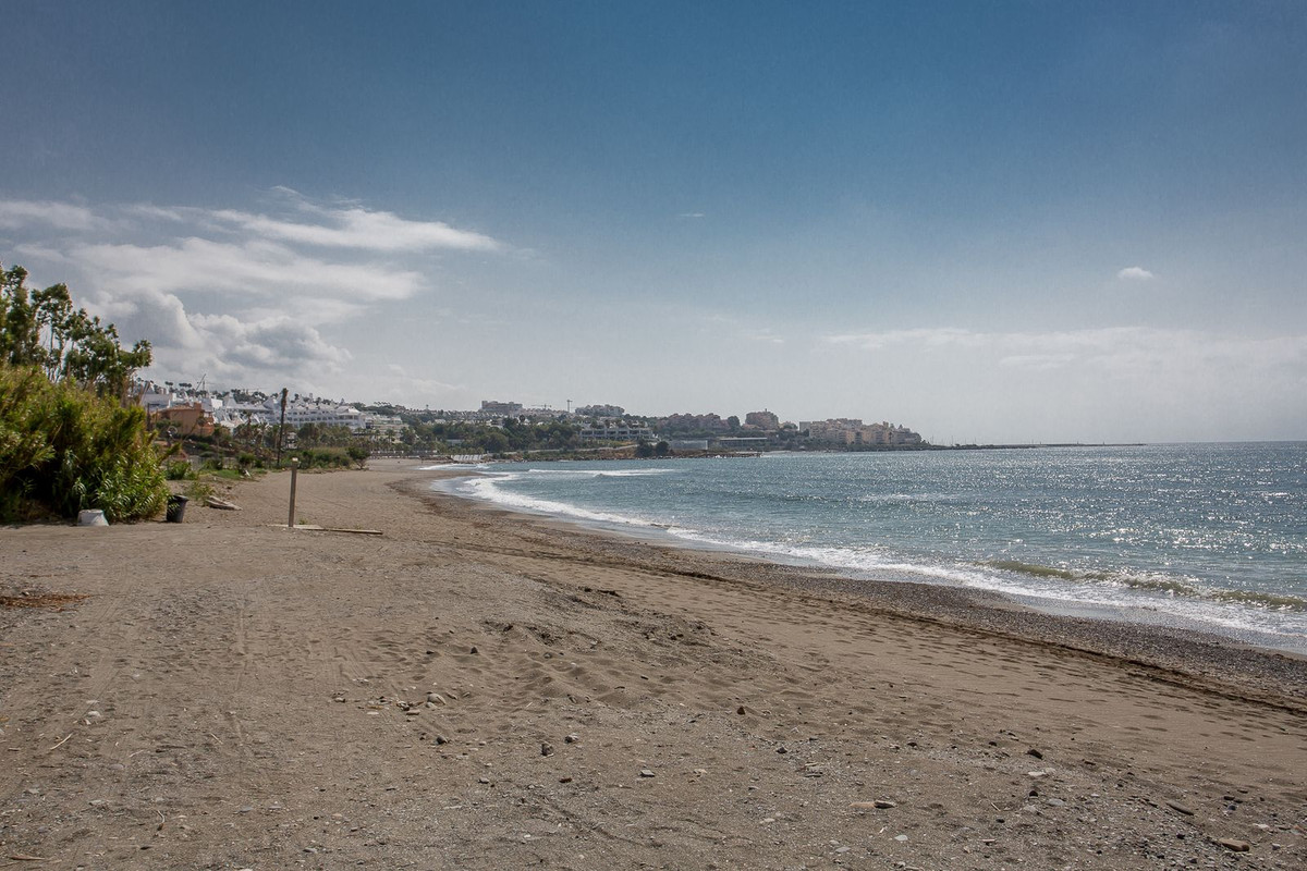 2 Bed Apartment for sale in Estepona Costa Del Sol, Málaga, Spain