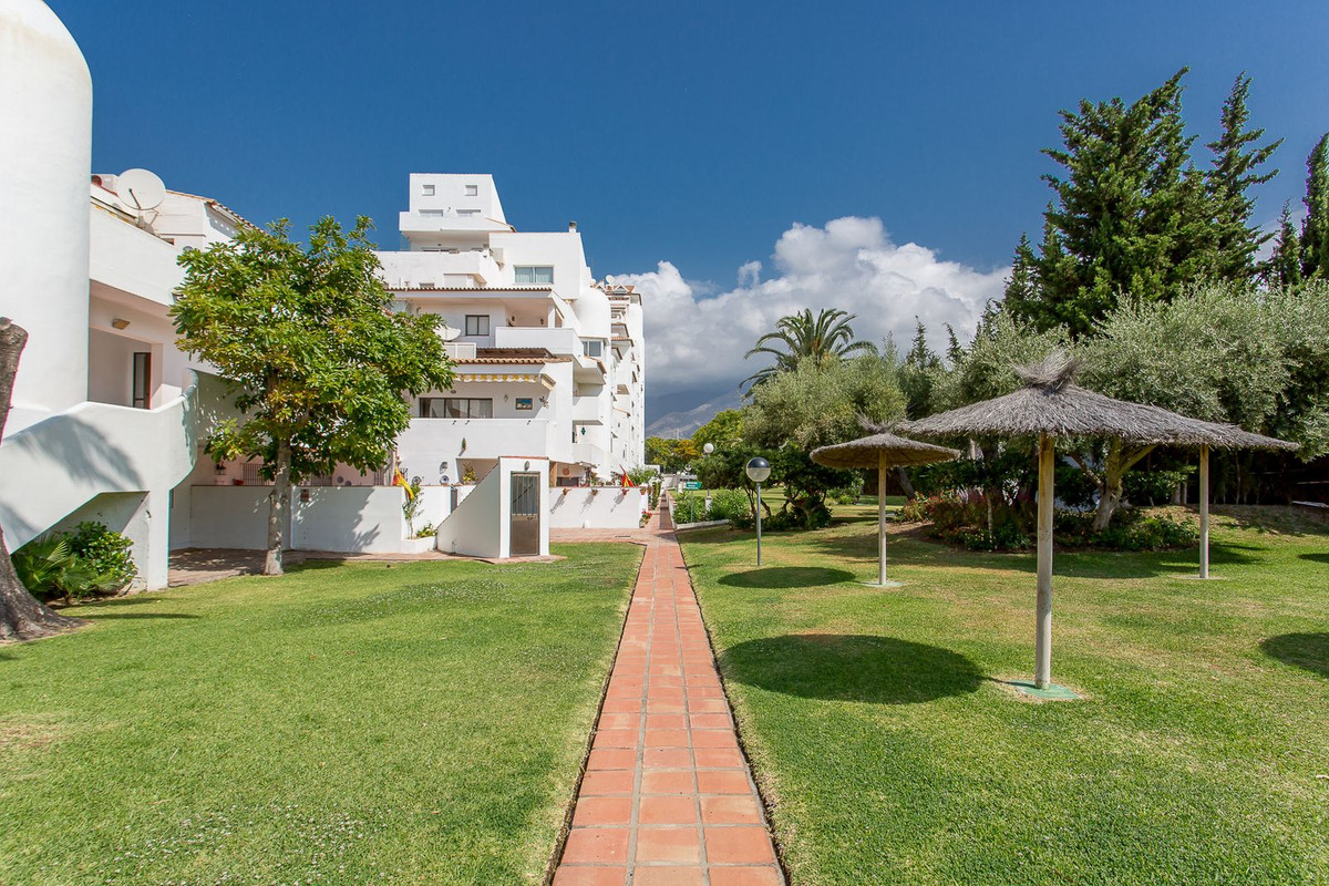 2 Bed Apartment for sale in Estepona Costa Del Sol, Málaga, Spain