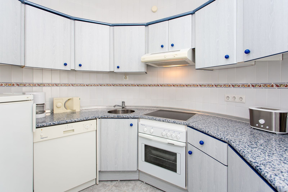 2 Bed Apartment for sale in Estepona Costa Del Sol, Málaga, Spain
