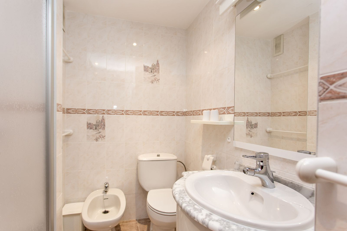 2 Bed Apartment for sale in Estepona Costa Del Sol, Málaga, Spain